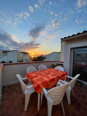 T2 avec terrasse, vue étang et son coucher de soleil, plage à proximité, wifi et place de parking gratuit que l on nomme Grain de Corail, Le Barcares